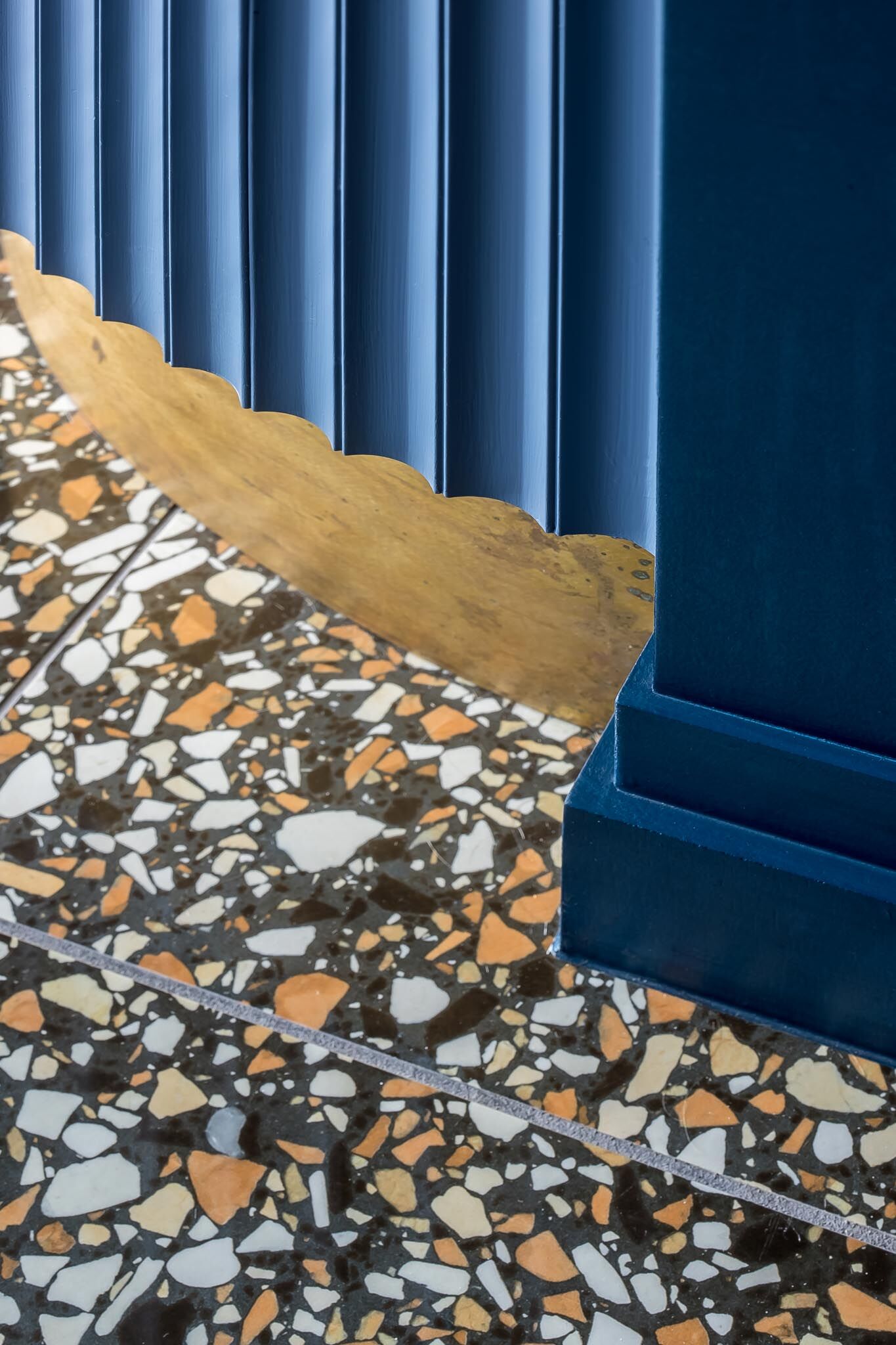 SX187 Grīdlīste 200 x 1.2 x 7.5 cm