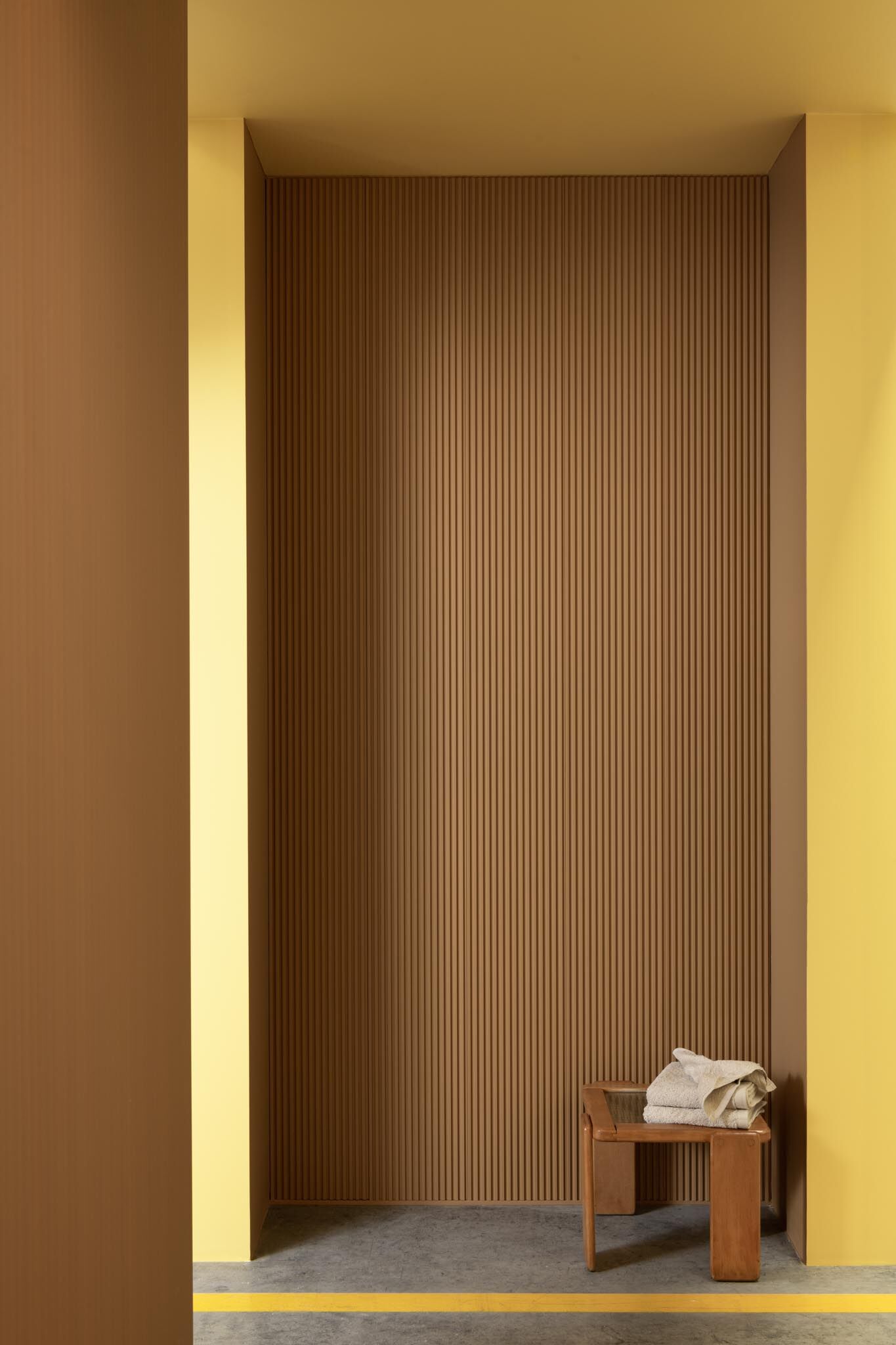 WX205-2600 Sienas panelis TRACK 260 x 1.3 x 25 cm