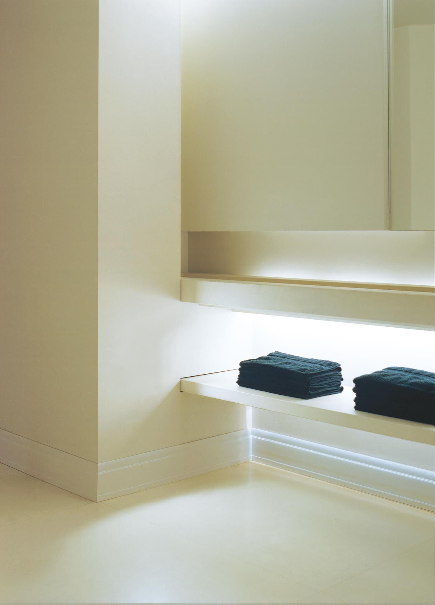 SX104 Grīdlīste 200 x 1.7 x 14.8 cm